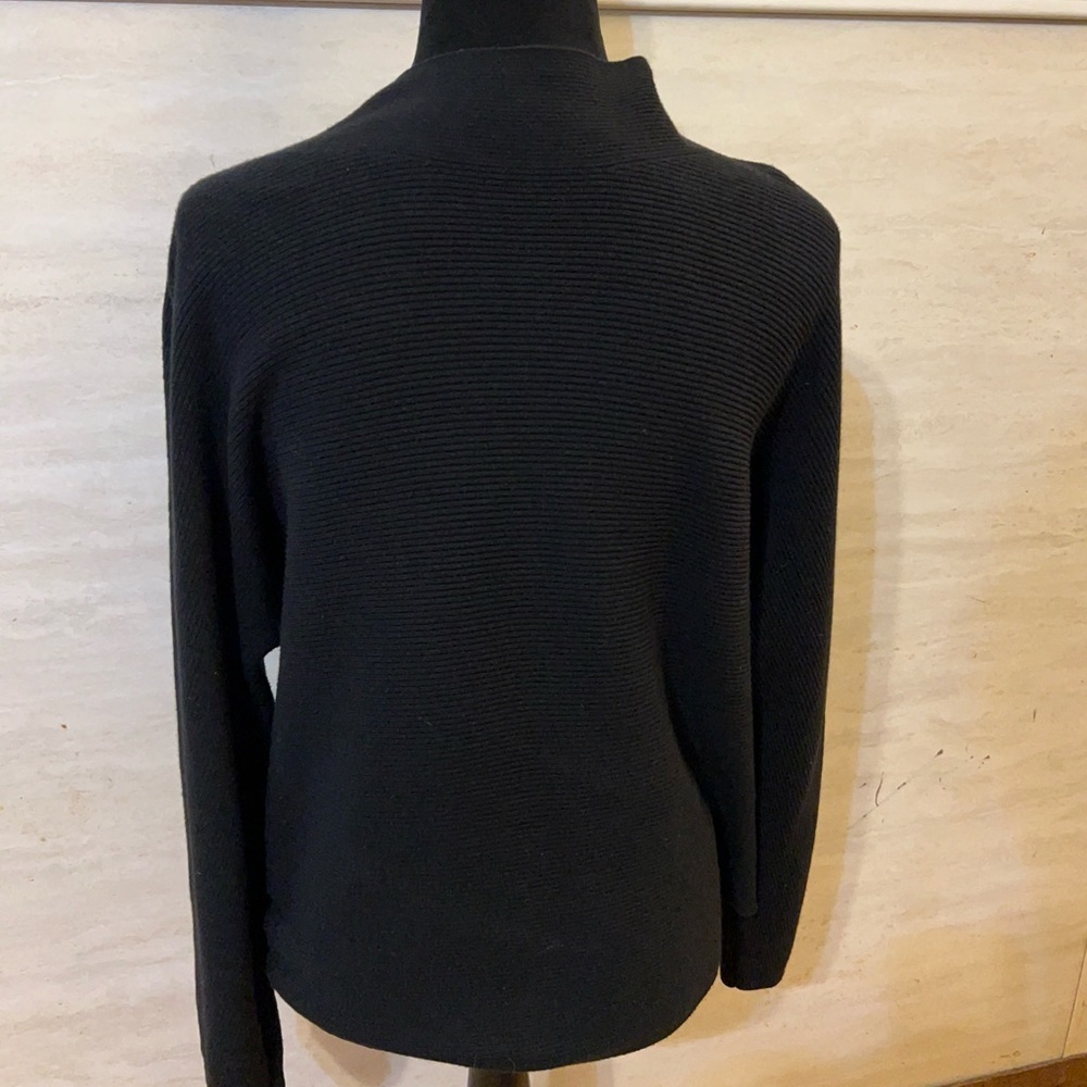 Lululemon Waffle-Knit
Crewneck Long-Sleeve Shirt
Black / Black - Picture 9 of 10